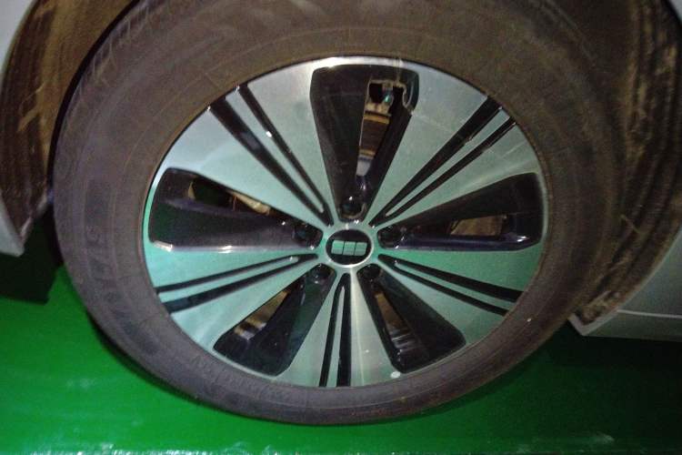 Used Geely Galaxy A7 2025 Model EM-i 150km Exploration+ Edition Right Rear Wheel Hub