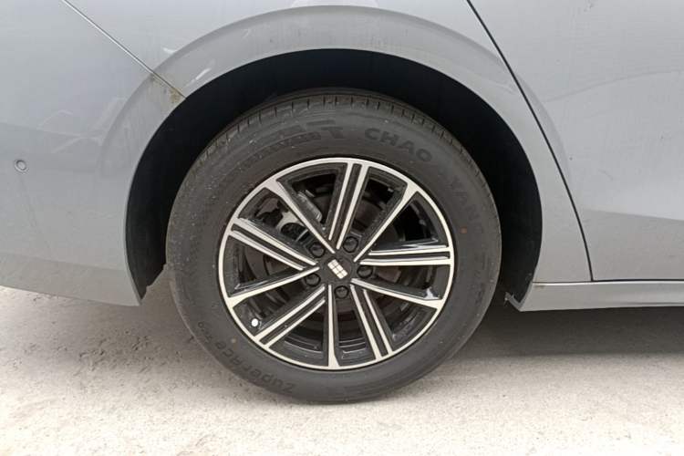 Used Geely Galaxy A7 2025 Model EM-i 70km Launch Edition Right Rear Wheel Hub