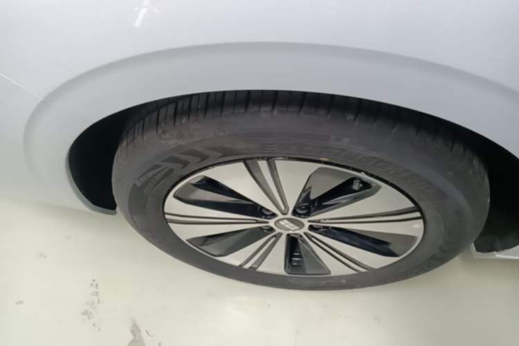 Used Geely Galaxy A7 2025 Model EM-i 150km Exploration+ Edition Right Rear Wheel Hub