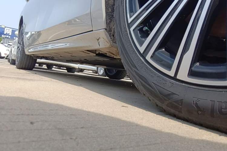 Used Geely Galaxy A7 2025 Model EM-i 150km Starship Edition Right Side Sill