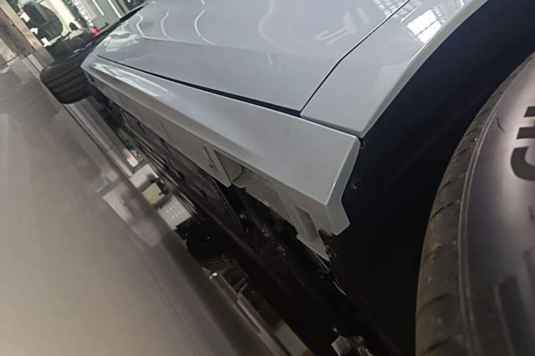 Used Geely Galaxy A7 2025 Model EM-i 70km Exploration Edition Right Side Sill