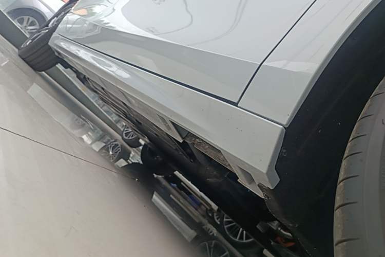 Used Geely Galaxy A7 2025 Model EM-i 70km Launch Edition Right Side Sill