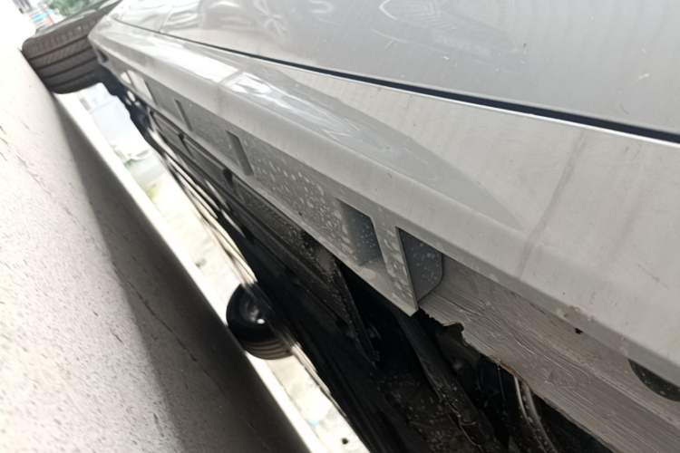 Used Geely Galaxy A7 2025 Model EM-i 70km Launch Edition Right Side Sill