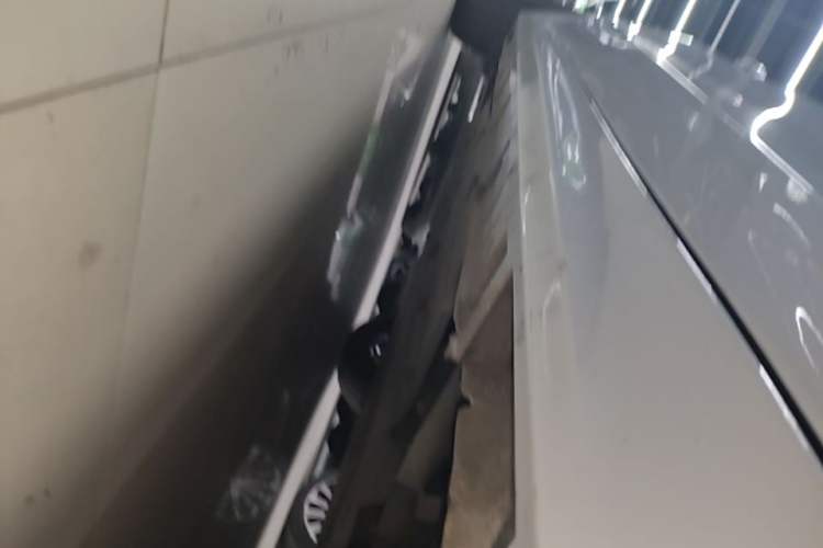 Used Geely Galaxy A7 2025 Model EM-i 70km Luxury Edition Right Side Sill