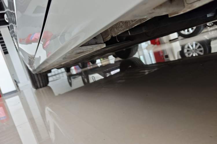 Used Geely Galaxy A7 2025 Model EM-i 70km Exploration Edition Right Side Sill