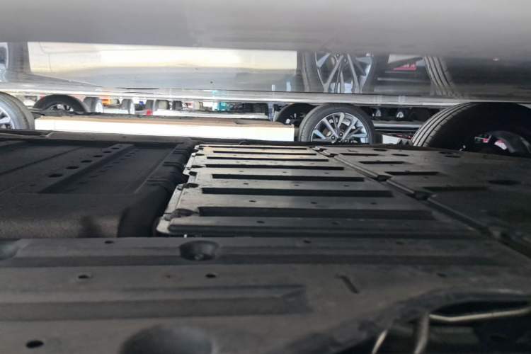 Used Geely Galaxy A7 2025 Model EM-i 70km Exploration Edition Right Side Sill