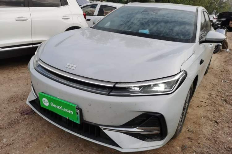 Geely Galaxy A7 2025 Model EM-i 70km Launch Edition