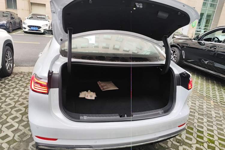 Used Geely Galaxy A7 2025 Model EM-i 150km Starship Edition Trunk