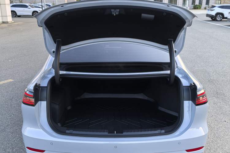 Used Geely Galaxy A7 2025 Model EM-i 70km Luxury Edition Trunk