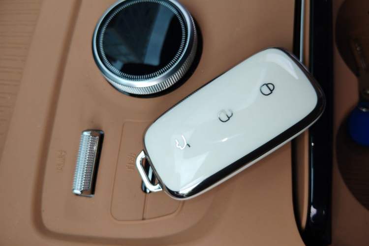 Used Geely Galaxy A7 2025 Model EM-i 70km Launch Edition Vehicle Key