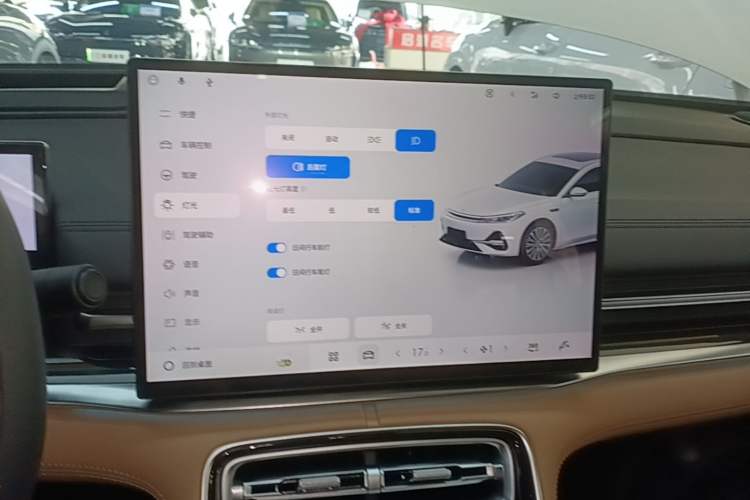 Used Geely Galaxy A7 2025 Model EM-i 150km Starship Edition Audio And AC Panel