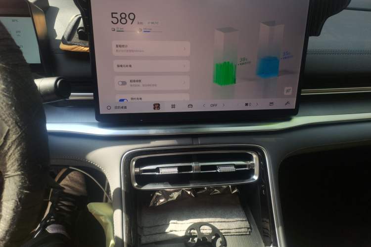 Used Geely Galaxy A7 2025 Model EM-i 150km Prestige Edition Audio And AC Panel