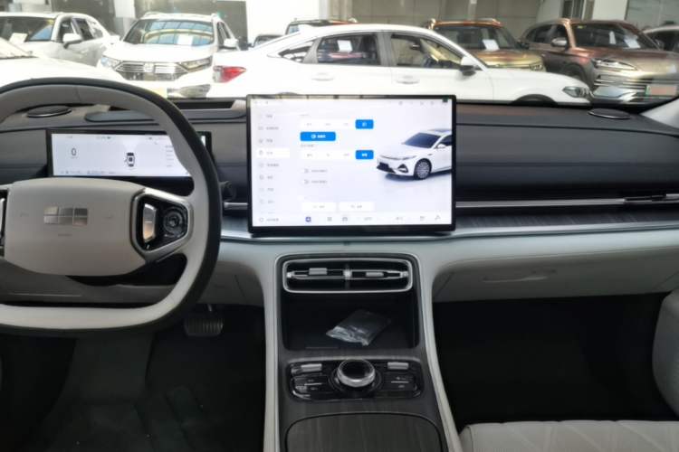 Used Geely Galaxy A7 2025 Model EM-i 150km Starship Edition Audio And AC Panel