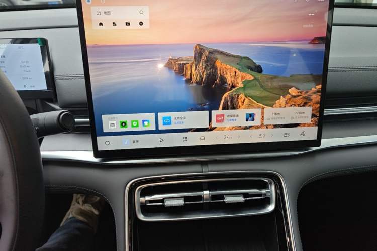 Used Geely Galaxy A7 2025 Model EM-i 150km Long-Distance Edition Audio And AC Panel