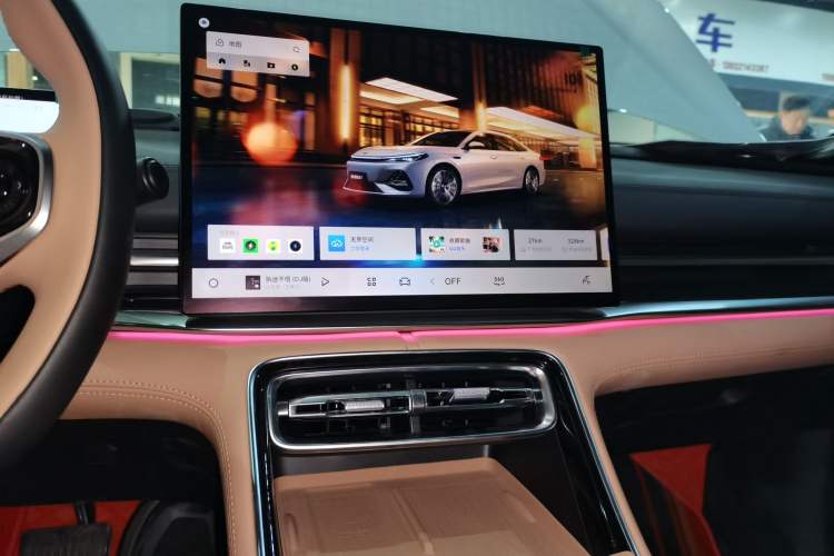 Used Geely Galaxy A7 2025 Model EM-i 150km Starship Edition Audio And AC Panel