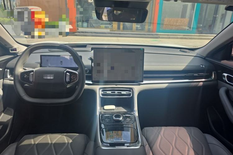 Used Geely Galaxy A7 2025 Model EM-i 150km Starship Edition Center Console