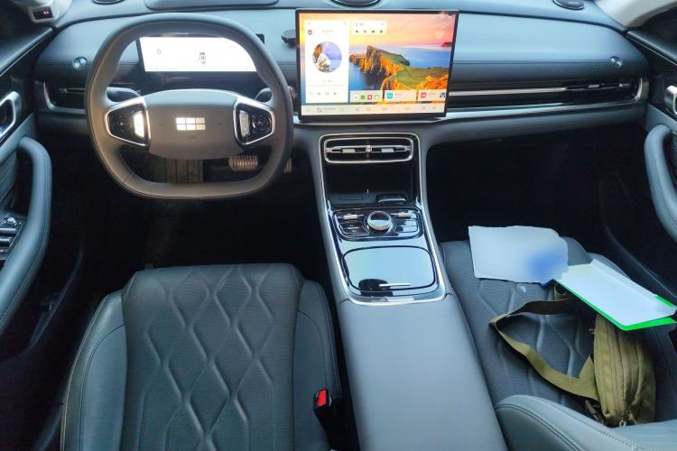 Used Geely Galaxy A7 2025 Model EM-i 150km Starship Edition Center Console