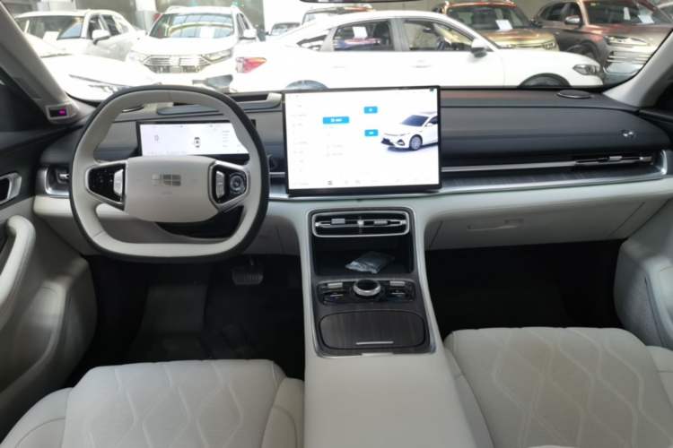 Used Geely Galaxy A7 2025 Model EM-i 150km Starship Edition Center Console
