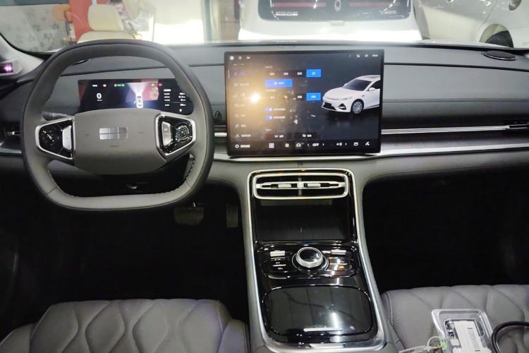 Used Geely Galaxy A7 2025 Model EM-i 70km Launch Edition Center Console