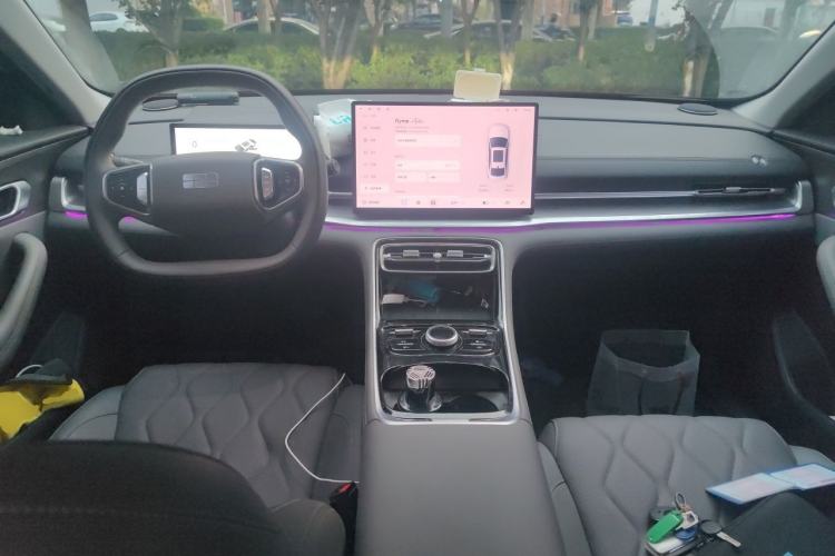 Used Geely Galaxy A7 2025 Model EM-i 70km Luxury Edition Center Console