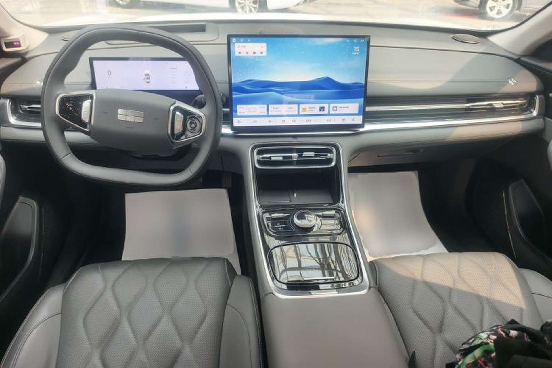 Used Geely Galaxy A7 2025 Model EM-i 150km Exploration+ Edition Center Console