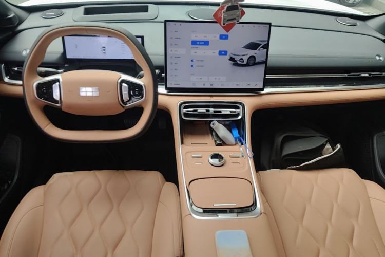 Used Geely Galaxy A7 2025 Model EM-i 150km Exploration+ Edition Center Console