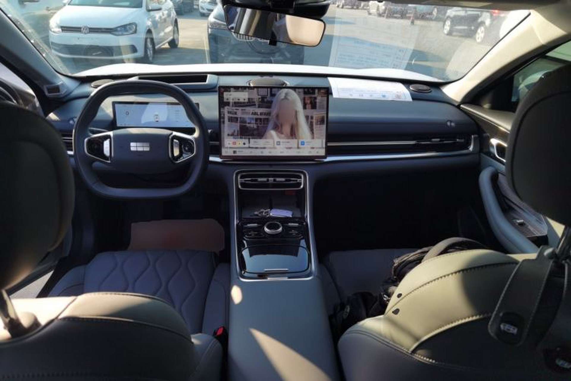 Used Geely Galaxy A7 2025 Model EM-i 70km Luxury Edition Center Console