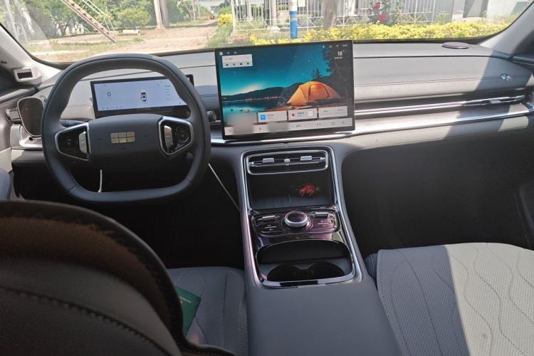 Used Geely Galaxy A7 2025 Model EM-i 150km Long-Distance Edition Center Console