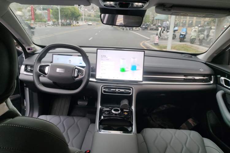 Used Geely Galaxy A7 2025 Model EM-i 70km Exploration Edition Center Console