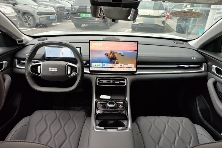 Used Geely Galaxy A7 2025 Model EM-i 150km Long-Distance Edition Center Console