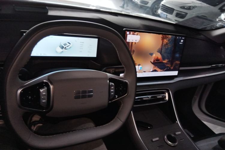 Used Geely Galaxy A7 2025 Model EM-i 70km Luxury Edition Center Console