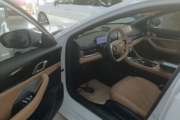 Used Geely Galaxy A7 2025 Model EM-i 150km Starship Edition Driver Seat