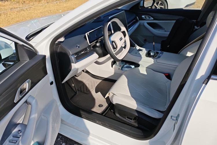 Used Geely Galaxy A7 2025 Model EM-i 150km Starship Edition Driver Seat