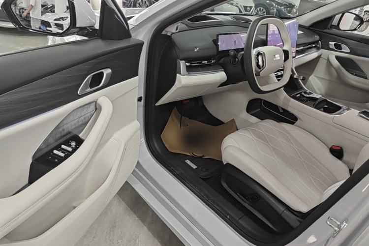 Used Geely Galaxy A7 2025 Model EM-i 150km Starship Edition Driver Seat
