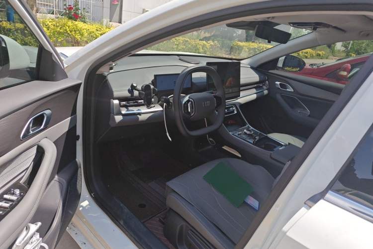 Used Geely Galaxy A7 2025 Model EM-i 150km Long-Distance Edition Driver Seat