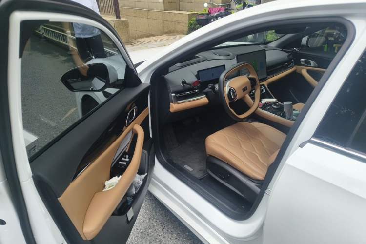 Used Geely Galaxy A7 2025 Model EM-i 150km Exploration+ Edition Driver Seat