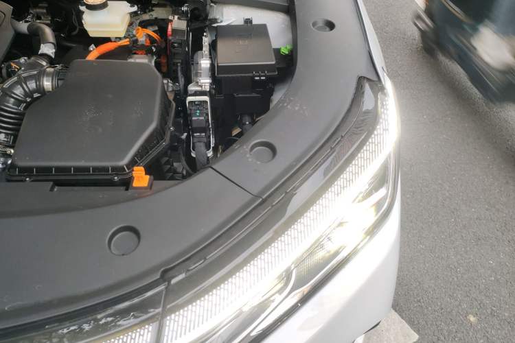 Used Geely Galaxy A7 2025 Model EM-i 70km Exploration Edition Engine Bay Left
