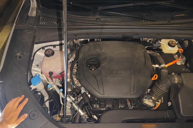 Used Geely Galaxy A7 2025 Model EM-i 150km Long-Distance Edition Engine Bay Right