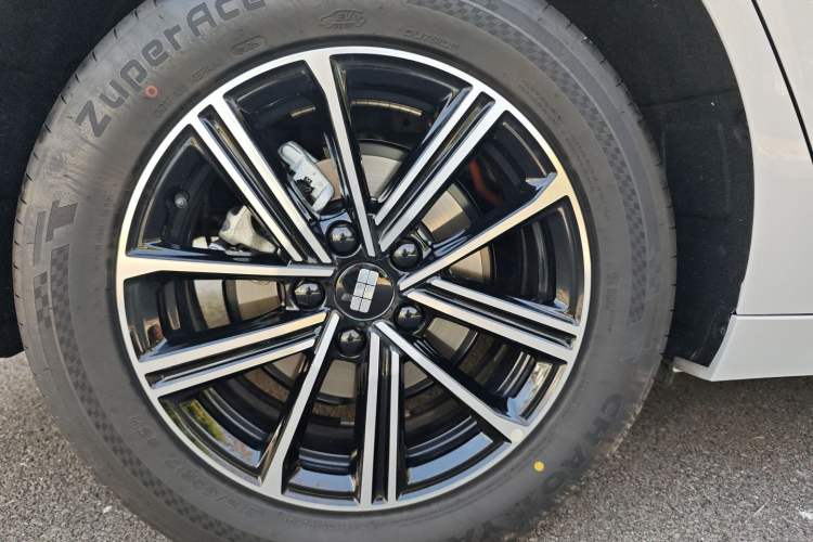 Used Geely Galaxy A7 2025 Model EM-i 70km Launch Edition Exterior 11
