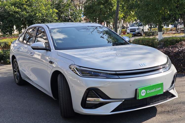 Used Geely Galaxy A7 2025 Model EM-i 70km Launch Edition Exterior 3