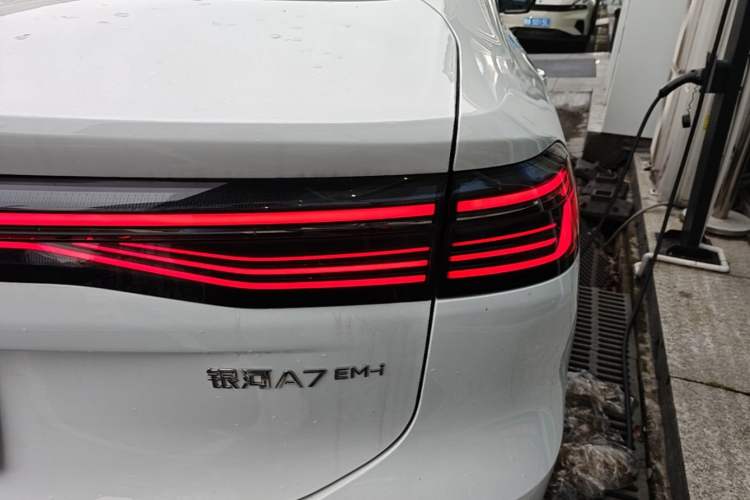 Used Geely Galaxy A7 2025 Model EM-i 150km Long-Distance Edition Exterior 3
