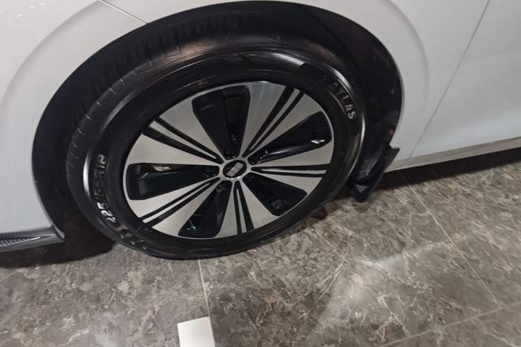Used Geely Galaxy A7 2025 Model EM-i 150km Exploration+ Edition Exterior 4