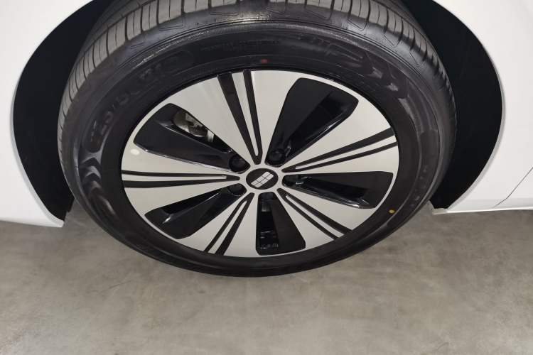 Used Geely Galaxy A7 2025 Model EM-i 150km Long-Distance Edition Exterior 4