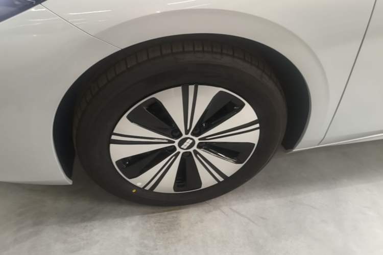 Used Geely Galaxy A7 2025 Model EM-i 150km Prestige Edition Exterior 4