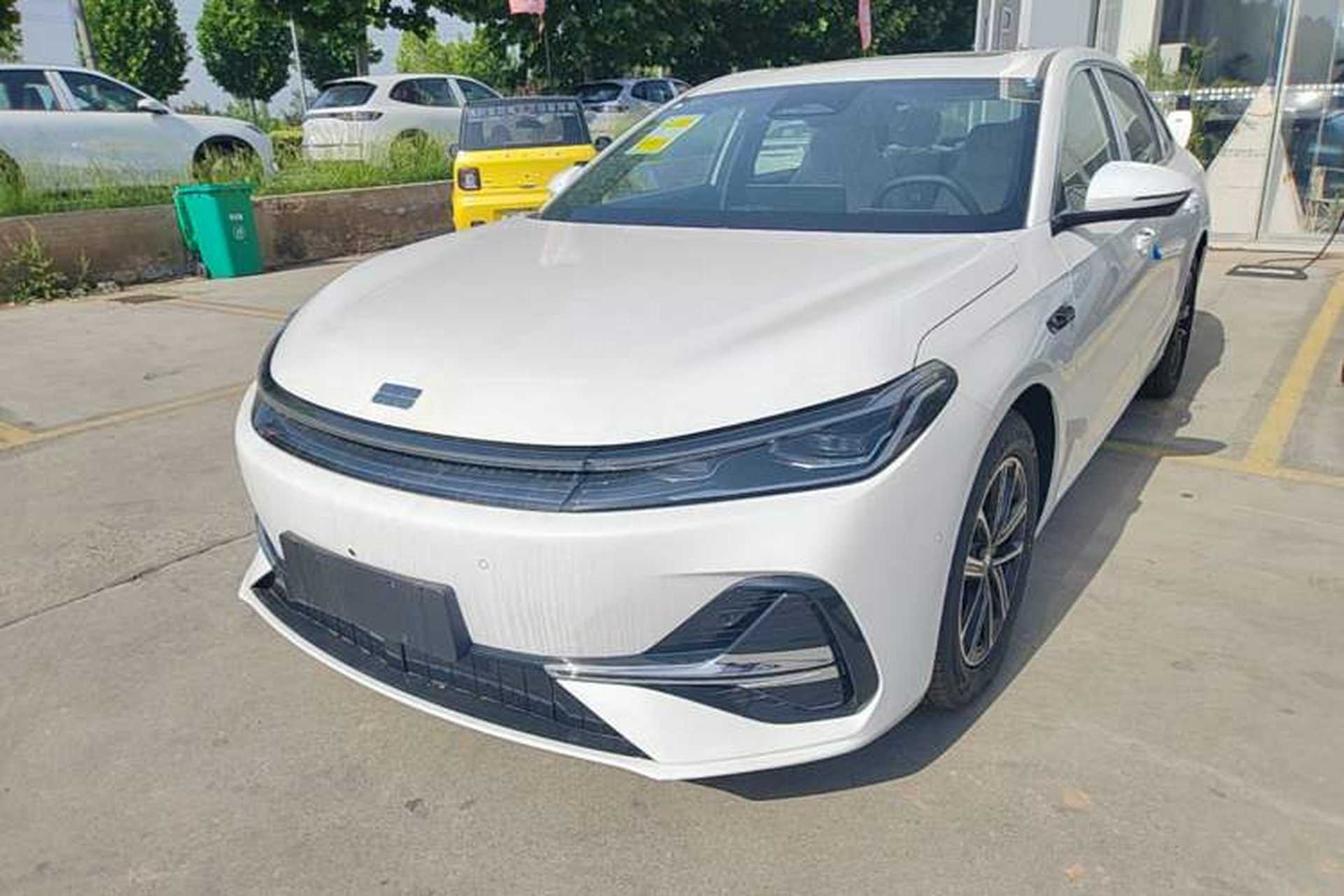 Used Geely Galaxy A7 2025 Model EM-i 70km Exploration Edition Front Left 45 Deg