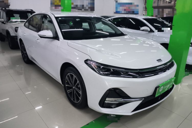 Used Geely Galaxy A7 2025 Model EM-i 70km Luxury Edition Front Right 45 Deg
