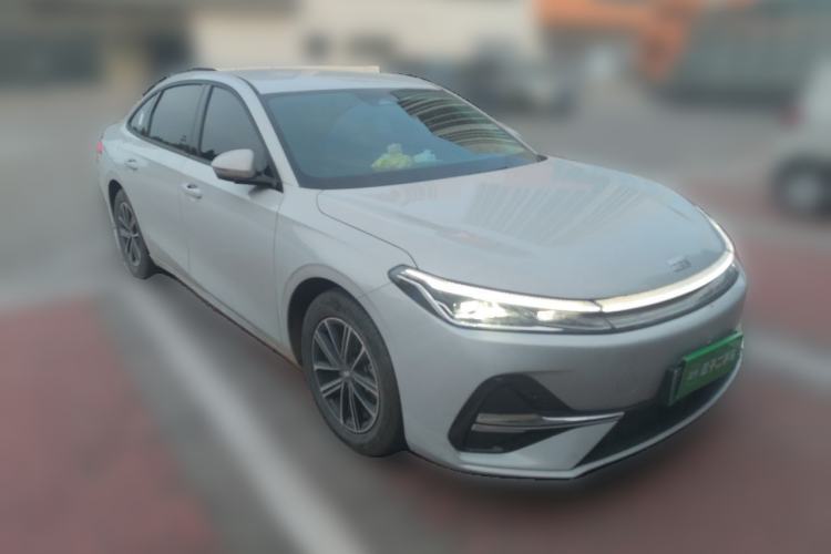 Used Geely Galaxy A7 2025 Model EM-i 70km Luxury Edition Front Right 45 Deg