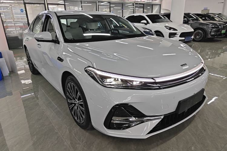 Used Geely Galaxy A7 2025 Model EM-i 150km Starship Edition Front Right 45 Deg