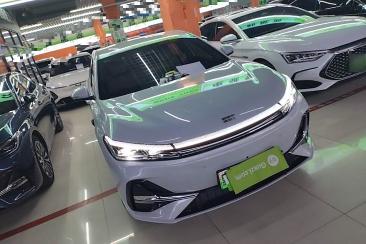 Used Geely Galaxy A7 2025 Model EM-i 70km Launch Edition Front Right 45 Deg