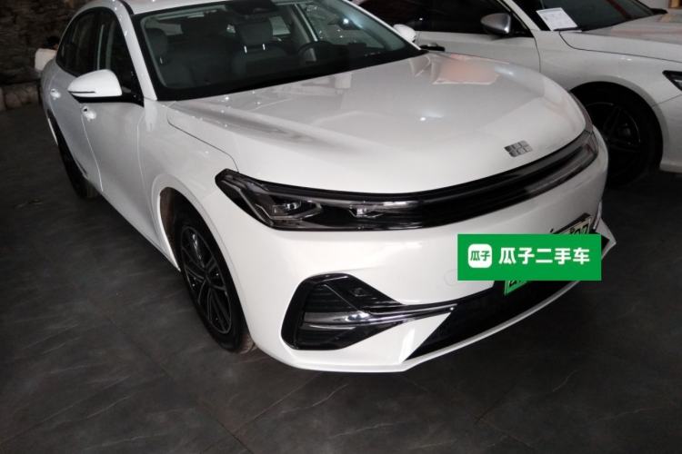 Used Geely Galaxy A7 2025 Model EM-i 70km Luxury Edition Front Right 45 Deg